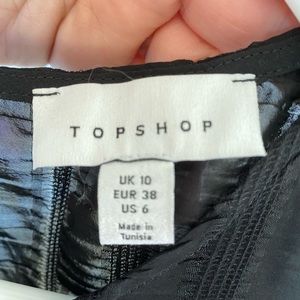 Top Shop size 6 black swingy top never worn no tags